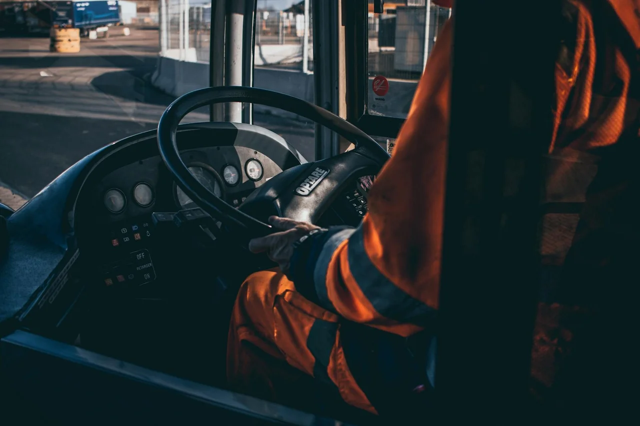 Direitos motorista de ônibus urbano - guia MWBC Advocacia 2026